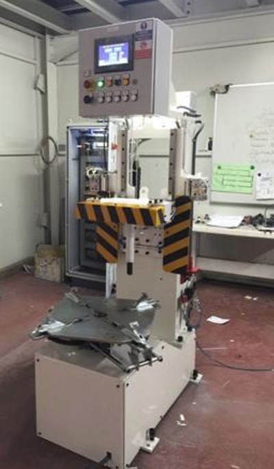 Lastik giydirme ekipmanı, kumanda panosu ve döner tabla